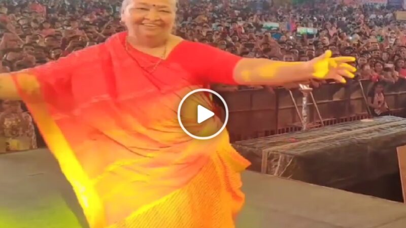 માતાજી ના ડાકલા પર 67 વર્ષ ના દાદી માં એ સ્ટેજ પર કર્યા ગરબા, જુઓ વિડિઓ…